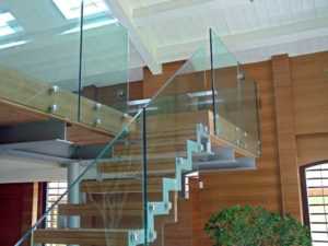 Для лестницы перила стеклянные